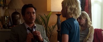 Movie still from “Due Date” (2010), directed by Todd Phillips – A man in a suit and tie talking to a woman in a blue shirt; Close Up shot, Over the shoulder angle
