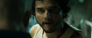 Movie still from “Elysium” (2013), directed by Neill Blomkamp – A person wearing a tank top; Close Up shot, Over the shoulder angle