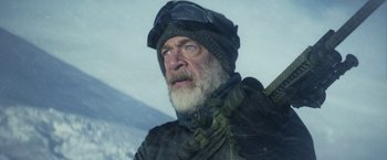 Movie still from “The Tomorrow War” (2021), directed by Chris McKay – An old man with a beard and a hat is standing in the snow; Close Up shot, Low angle