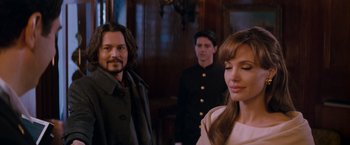 Movie still from “The Tourist” (2010), directed by Florian Henckel von Donnersmarck – A group of people standing next to each other in a room; Close Up shot, Over the shoulder angle