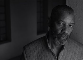 Movie still from “The Tragedy of Macbeth” (2021), directed by Joel Coen – A black and white photo of a man with a beard; Close Up shot, Low angle