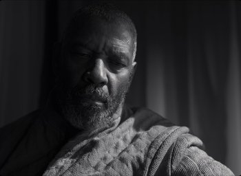 Movie still from “The Tragedy of Macbeth” (2021), directed by Joel Coen – A black and white photo of a man with a beard; Close Up shot, Low angle