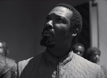 Movie still from “The Tragedy of Macbeth” (2021), directed by Joel Coen – A black and white photo of a man looking up; Close Up shot, Low angle