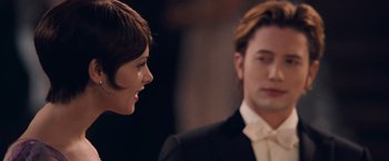 Movie still from “The Twilight Saga: Breaking Dawn - Part 1” (2011), directed by Bill Condon – A man and a woman are talking to each other; Close Up shot, Over the shoulder angle