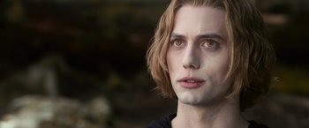 Movie still from “The Twilight Saga: Eclipse” (2010), directed by David Slade – A person with long blonde hair; Close Up shot, Over the shoulder angle