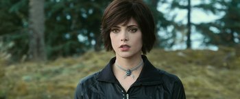 Movie still from “The Twilight Saga: Eclipse” (2010), directed by David Slade – A person with short hair wearing a necklace; Close Up shot, Over the shoulder angle