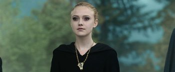 Movie still from “The Twilight Saga: Eclipse” (2010), directed by David Slade – A young woman wearing a black shirt and a gold chain necklace; Close Up shot, Over the shoulder angle