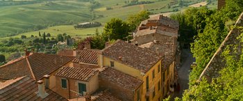 Movie still from “The Twilight Saga: New Moon” (2009), directed by Chris Weitz – An aerial view of a small town in the middle of the day; Extreme Wide shot, High angle