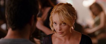 Movie still from “The Ugly Truth” (2009), directed by Robert Luketic – A person with blonde hair; Close Up shot, Over the shoulder angle