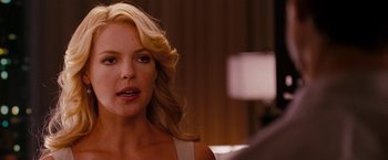 Movie still from “The Ugly Truth” (2009), directed by Robert Luketic – A beautiful woman with blonde hair sitting in front of a mirror; Close Up shot, Over the shoulder angle