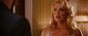 Movie still from “The Ugly Truth” (2009), directed by Robert Luketic – A woman with blonde hair looking at the camera; Close Up shot, Over the shoulder angle