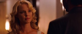 Movie still from “The Ugly Truth” (2009), directed by Robert Luketic – A woman with blonde curly hair looking at the camera; Close Up shot, Over the shoulder angle
