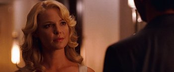 Movie still from “The Ugly Truth” (2009), directed by Robert Luketic – A woman with blonde curly hair looking at the camera; Close Up shot, Over the shoulder angle