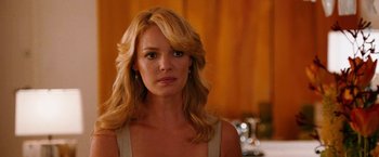 Movie still from “The Ugly Truth” (2009), directed by Robert Luketic – A woman with long blonde hair looking at the camera; Close Up shot, Over the shoulder angle