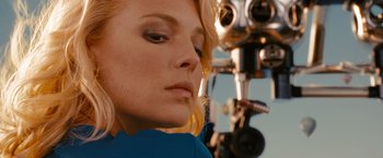 Movie still from “The Ugly Truth” (2009), directed by Robert Luketic – A woman with blonde hair looking into the distance; Close Up shot, Low angle