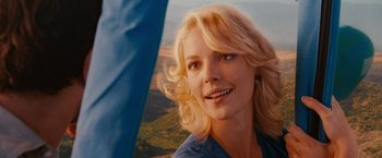 Movie still from “The Ugly Truth” (2009), directed by Robert Luketic – A woman with blonde hair looking into the camera; Close Up shot, Low angle