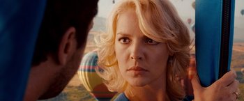 Movie still from “The Ugly Truth” (2009), directed by Robert Luketic – A woman with blonde curly hair looking at the camera; Close Up shot, Over the shoulder angle