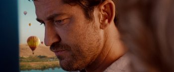 Movie still from “The Ugly Truth” (2009), directed by Robert Luketic – A man with a beard; Extreme Close Up shot, Over the shoulder angle