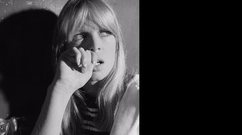 Movie still from “The Velvet Underground” (2021), directed by Todd Haynes – A black - and - white photo of a woman holding her hand to her face; Close Up shot, Low angle