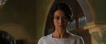 Movie still from “The Water Diviner” (2014), directed by Russell Crowe – A woman in a white shirt is looking at the camera; Close Up shot, Over the shoulder angle