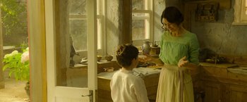 Movie still from “The Water Diviner” (2014), directed by Russell Crowe – A woman and a child in a kitchen; Medium shot, Over the shoulder angle