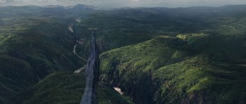 Movie still from “Eragon” (2006), directed by Stefen Fangmeier – Extreme Wide shot, High angle