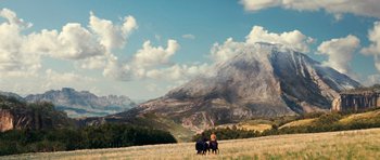 Movie still from “Eragon” (2006), directed by Stefen Fangmeier – Extreme Wide shot, Low angle