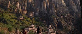 Movie still from “Eragon” (2006), directed by Stefen Fangmeier – Extreme Wide shot, High angle