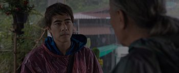 Movie still from “Thirteen Lives” (2022), directed by Ron Howard – A man wearing a red jacket talking to another man; Close Up shot, Over the shoulder angle