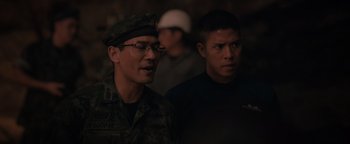 Movie still from “Thirteen Lives” (2022), directed by Ron Howard – Two men standing next to each other in military uniforms; Close Up shot, Over the shoulder angle