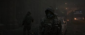 Movie still from “Without Remorse” (2021), directed by Stefano Sollima – A man in a gas mask is standing in the fog; Medium shot, Over the shoulder angle