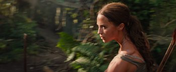 Movie still from “Tomb Raider” (2018), directed by Roar Uthaug – A young woman is looking off into the distance; Close Up shot, Over the shoulder angle