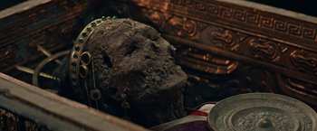 Movie still from “Tomb Raider” (2018), directed by Roar Uthaug – An ancient egyptian mask is displayed on a table; Close Up shot, High angle