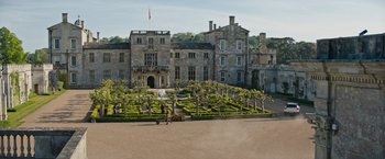 Movie still from “Tomb Raider” (2018), directed by Roar Uthaug – A large garden with a large building in the background; Extreme Wide shot, High angle