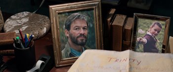 Movie still from “Tomb Raider” (2018), directed by Roar Uthaug – A picture of a man in a gold frame; Close Up shot, Over the shoulder angle