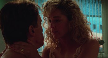 Movie still from “Total Recall” (1990), directed by Paul Verhoeven – A man and a woman face to face in front of a window; Close Up shot, Low angle