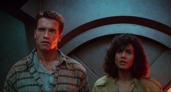 Movie still from “Total Recall” (1990), directed by Paul Verhoeven – A man and a woman standing next to each other; Close Up shot, Low angle