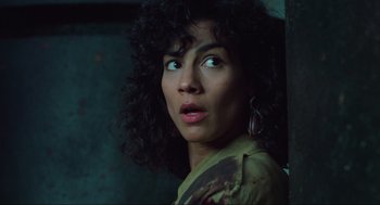 Movie still from “Total Recall” (1990), directed by Paul Verhoeven – A person with curly black hair; Close Up shot, Low angle