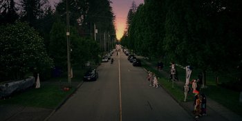 Movie still from “Totally Killer” (2023), directed by Nahnatchka Khan – A view of a city street at sunset; Extreme Wide shot, High angle