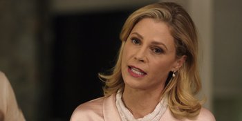 Movie still from “Totally Killer” (2023), directed by Nahnatchka Khan – A person with blonde hair; Close Up shot, Over the shoulder angle