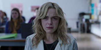 Movie still from “Totally Killer” (2023), directed by Nahnatchka Khan – A person with long blonde hair; Close Up shot, Over the shoulder angle