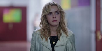 Movie still from “Totally Killer” (2023), directed by Nahnatchka Khan – A person with long hair; Close Up shot, Over the shoulder angle