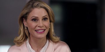 Movie still from “Totally Killer” (2023), directed by Nahnatchka Khan – A person smiling for a picture; Close Up shot, Over the shoulder angle