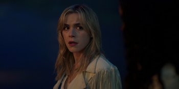 Movie still from “Totally Killer” (2023), directed by Nahnatchka Khan – A woman with long blonde hair wearing a white jacket; Close Up shot, Over the shoulder angle