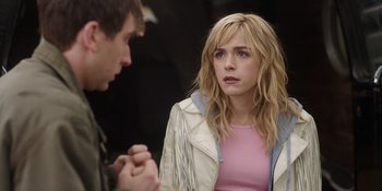 Movie still from “Totally Killer” (2023), directed by Nahnatchka Khan – A man and a woman talking to each other; Close Up shot, Over the shoulder angle