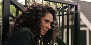 Movie still from “Totally Killer” (2023), directed by Nahnatchka Khan – A person with curly hair; Close Up shot, Over the shoulder angle