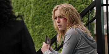 Movie still from “Totally Killer” (2023), directed by Nahnatchka Khan – A woman holding a cell phone in her hand; Medium shot, Over the shoulder angle