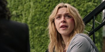 Movie still from “Totally Killer” (2023), directed by Nahnatchka Khan – A person with a cut face; Close Up shot, Over the shoulder angle