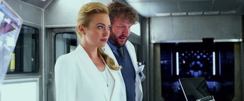 Movie still from “Transformers: Age of Extinction” (2014), directed by Michael Bay – A man and a woman standing next to each other; Close Up shot, Over the shoulder angle