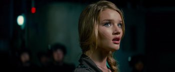 Movie still from “Transformers: Dark of the Moon” (2011), directed by Michael Bay – A woman with blue eye shadow looking up at the sky; Close Up shot, Over the shoulder angle